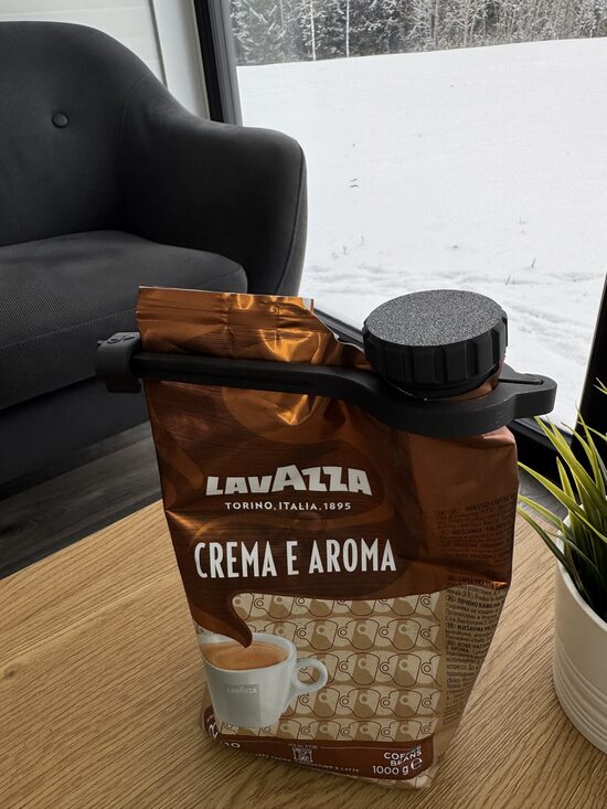 Kafijas pakas aizdare